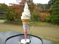 ソフトクリーム　３００円